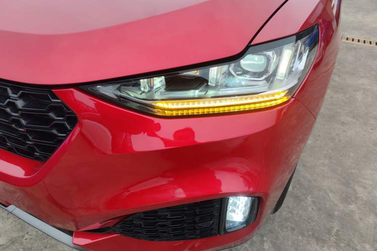 Used Wey VV6 2018 2.0T Two-Wheel-Drive Ultra-Luxury Version China V Standard Left Front Headlight