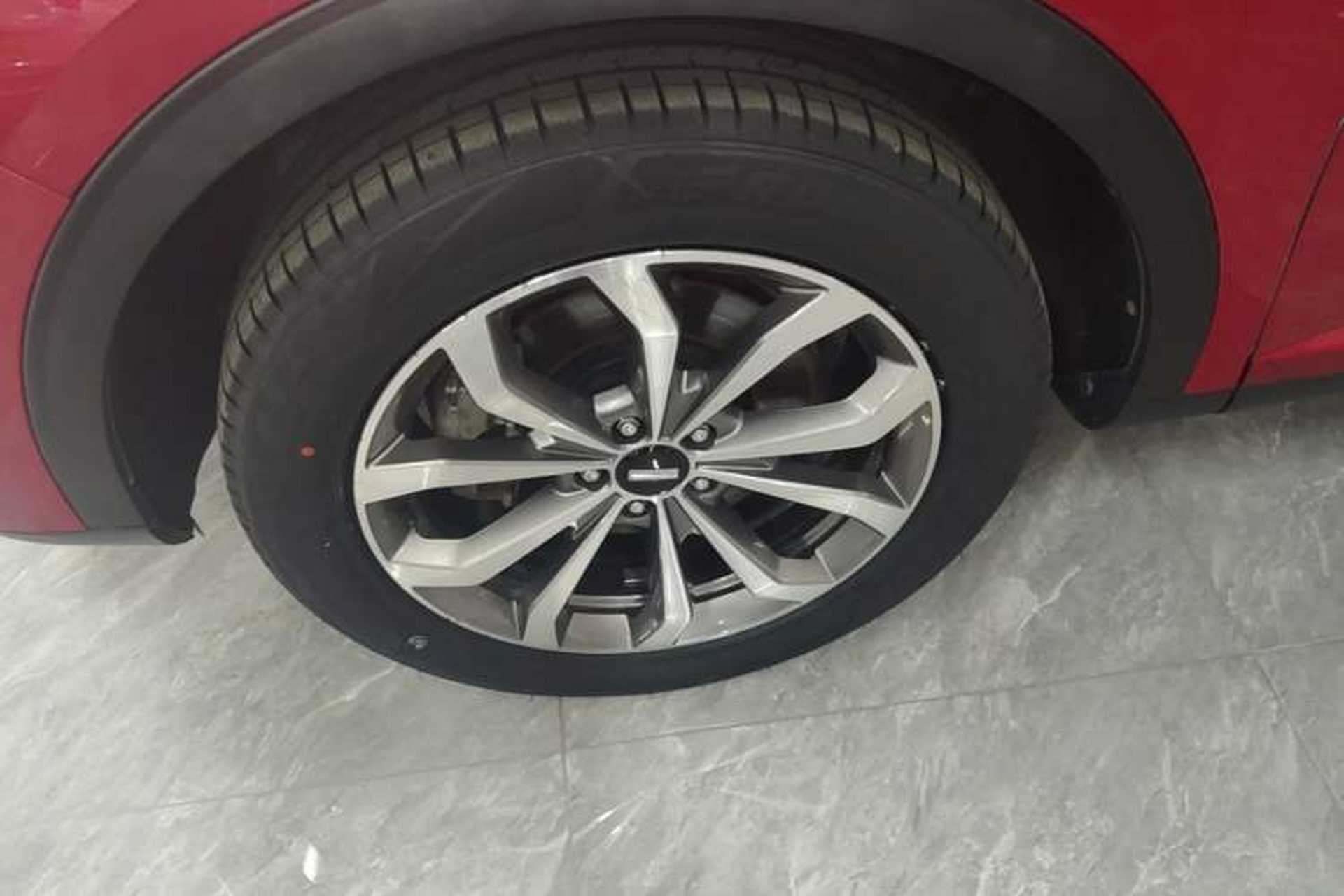Used Wey VV6 2018 2.0T Two-Wheel-Drive Ultra-Luxury Version China V Standard Left Front Wheel Hub