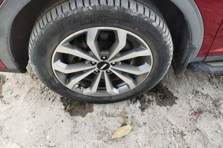 Used Wey VV6 2018 2.0T Two-Wheel-Drive Ultra-Luxury Version China V Standard Left Front Wheel Hub