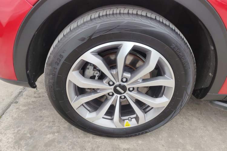 Used Wey VV6 2018 2.0T Two-Wheel-Drive Ultra-Luxury Version China V Standard Left Front Wheel Hub