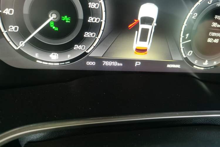 Used Wey VV6 2018 2.0T Two-Wheel-Drive Ultra-Luxury Version China V Standard Odometer Close Up