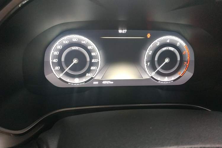 Used Wey VV6 2018 2.0T Two-Wheel-Drive Ultra-Luxury Version China V Standard Odometer Close Up