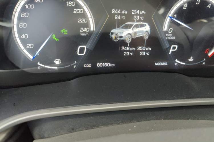 Used Wey VV6 2018 2.0T Two-Wheel Drive Flagship Version China V Standard Odometer Close Up