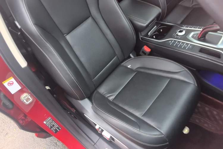 Used Wey VV6 2018 2.0T Two-Wheel-Drive Ultra-Luxury Version China V Standard Right Front Seat
