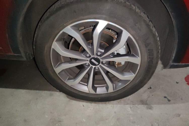 Used Wey VV6 2018 2.0T Two-Wheel-Drive Ultra-Luxury Version China V Standard Right Front Wheel Hub