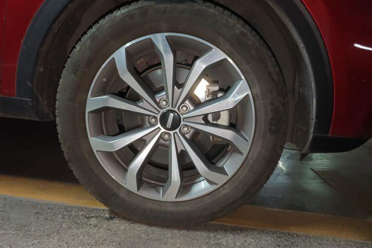 Used Wey VV6 2018 2.0T Two-Wheel-Drive Ultra-Luxury Version China V Standard Right Front Wheel Hub