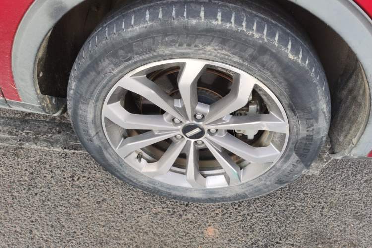 Used Wey VV6 2018 2.0T Two-Wheel-Drive Ultra-Luxury Version China V Standard Right Front Wheel Hub
