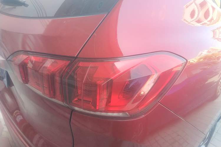 Used Wey VV6 2018 2.0T Two-Wheel-Drive Ultra-Luxury Version China V Standard Right Rear Taillight