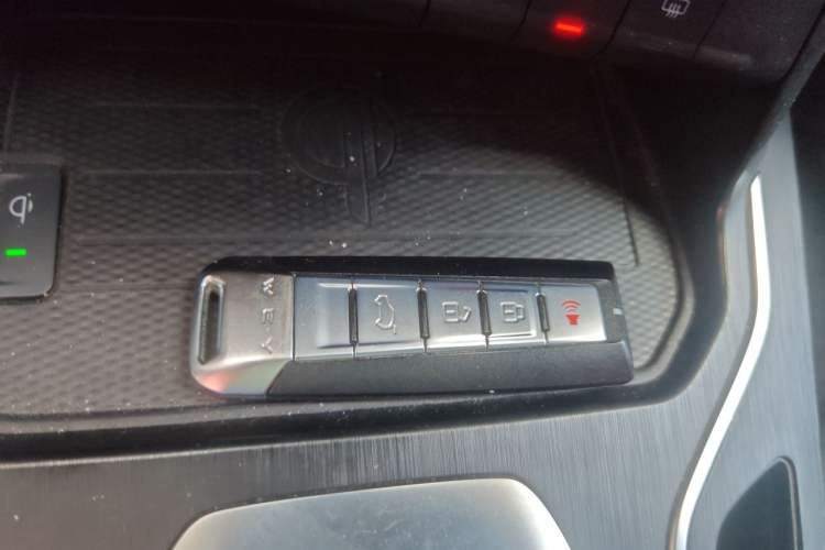 Used Wey VV6 2018 2.0T Two-Wheel Drive Flagship Version China V Standard Vehicle Key