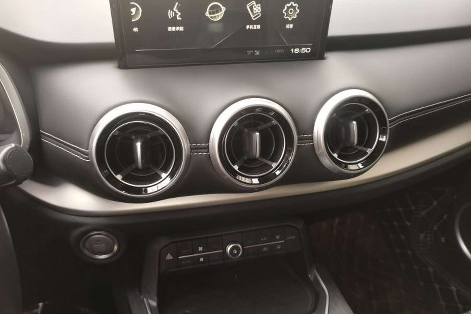 Used Wey VV6 2018 2.0T Four-Wheel Drive Flagship Version China V Standard Audio And AC Panel