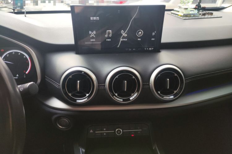Used Wey VV6 2018 2.0T Two-Wheel-Drive Ultra-Luxury Version China V Standard Audio And AC Panel