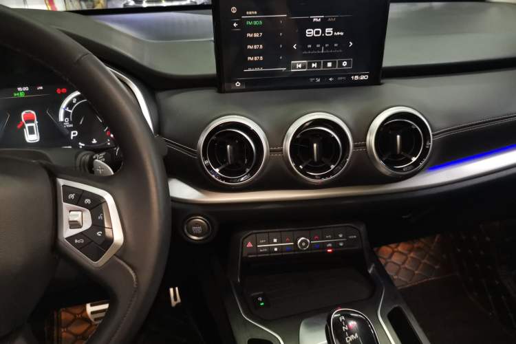 Used Wey VV6 2018 2.0T Two-Wheel-Drive Ultra-Luxury Version China V Standard Audio And AC Panel