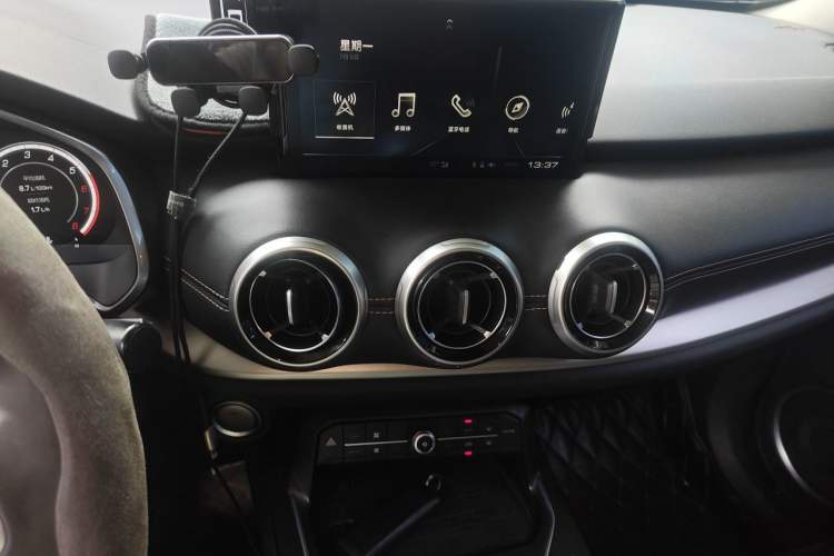 Used Wey VV6 2018 2.0T Two-Wheel Drive Flagship Version China V Standard Audio And AC Panel