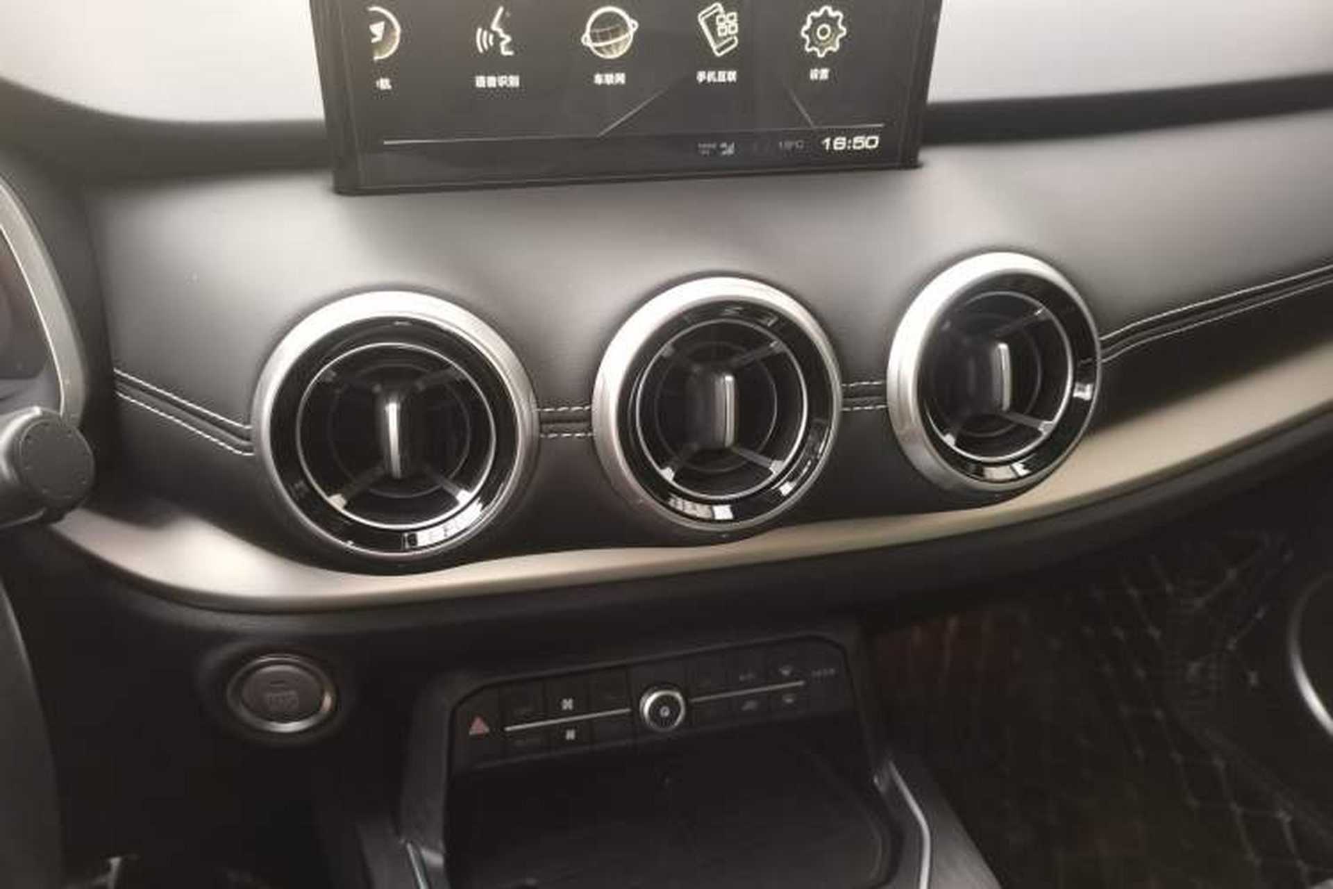 Used Wey VV6 2018 2.0T Four-Wheel Drive Flagship Version China V Standard Audio And AC Panel