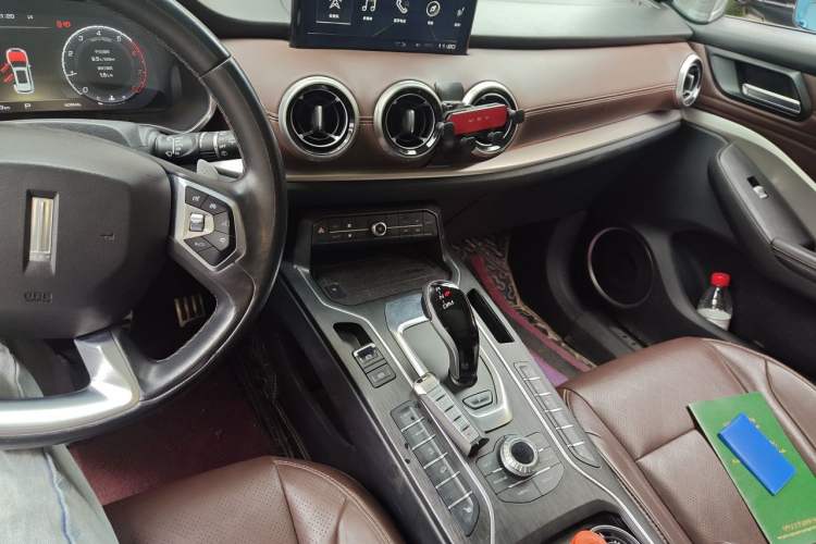 Used Wey VV6 2018 2.0T Two-Wheel-Drive Ultra-Luxury Version China V Standard Audio And AC Panel