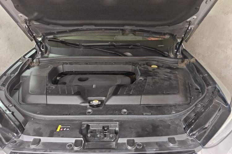 Used Wey VV6 2018 2.0T Two-Wheel Drive Flagship Version China V Standard Engine Bay