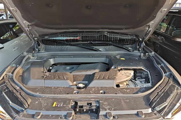 Used Wey VV6 2018 2.0T Two-Wheel-Drive Ultra-Luxury Version China V Standard Engine Bay