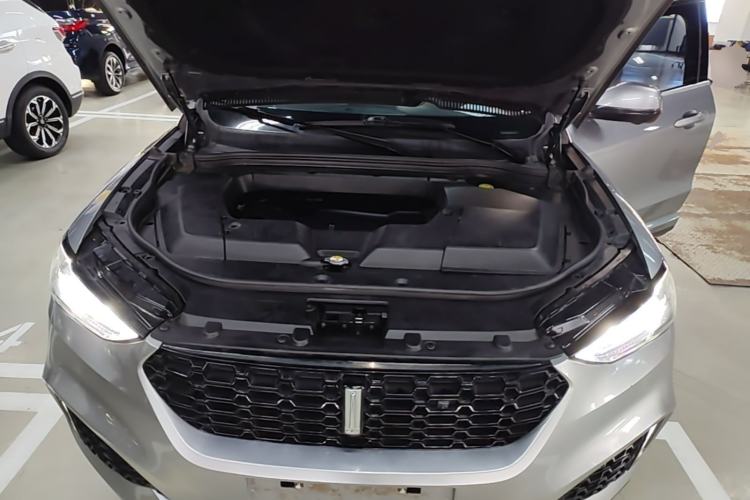 Used Wey VV6 2018 2.0T Two-Wheel-Drive Ultra-Luxury Version China V Standard Engine Bay