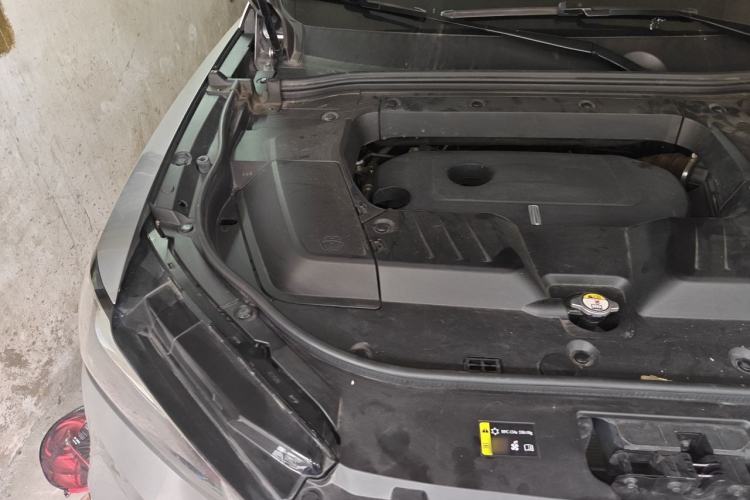 Used Wey VV6 2018 2.0T Two-Wheel Drive Flagship Version China V Standard Engine Bay Right