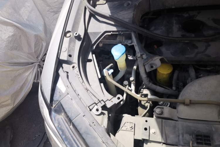 Used Wey VV6 2018 2.0T Two-Wheel Drive Flagship Version China V Standard Engine Bay Right