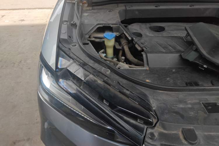 Used Wey VV6 2018 2.0T Two-Wheel Drive Flagship Version China V Standard Engine Bay Right