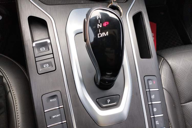 Used Wey VV6 2018 2.0T Two-Wheel Drive Flagship Version China V Standard Gear Lever