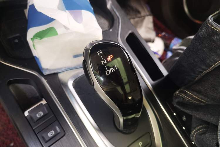 Used Wey VV6 2018 2.0T Two-Wheel Drive Flagship Version China V Standard Gear Lever