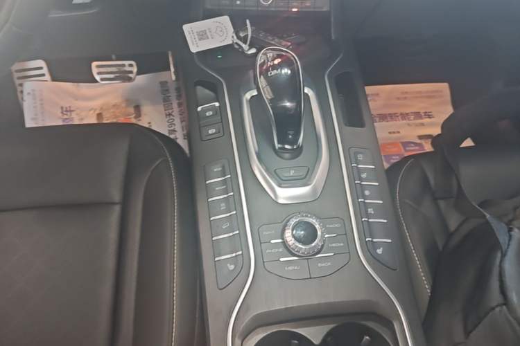 Used Wey VV6 2018 2.0T Two-Wheel-Drive Ultra-Luxury Version China V Standard Gear Lever