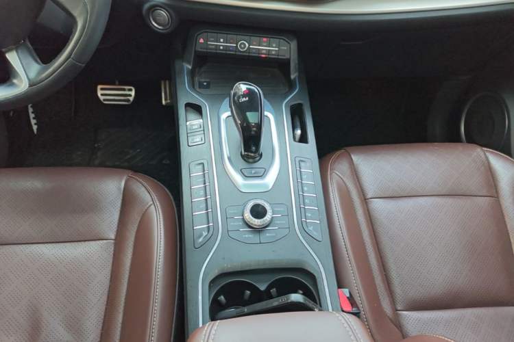 Used Wey VV6 2018 2.0T Two-Wheel Drive Flagship Version China V Standard Gear Lever