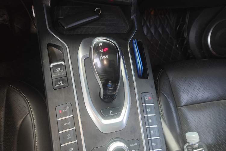 Used Wey VV6 2018 2.0T Two-Wheel Drive Flagship Version China V Standard Gear Lever
