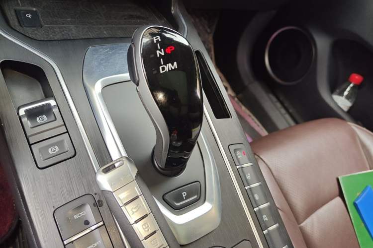 Used Wey VV6 2018 2.0T Two-Wheel-Drive Ultra-Luxury Version China V Standard Gear Lever