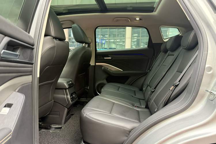Used Wey VV6 2018 2.0T Two-Wheel-Drive Ultra-Luxury Version China V Standard Interior 4
