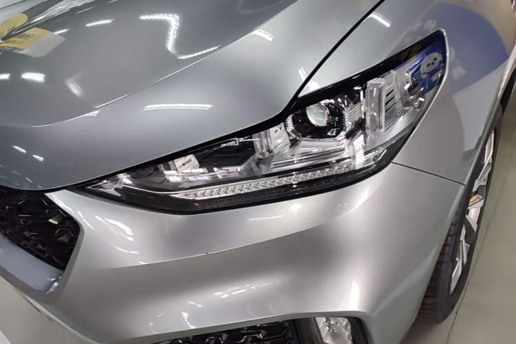 Used Wey VV6 2018 2.0T Two-Wheel-Drive Ultra-Luxury Version China V Standard Left Front Headlight