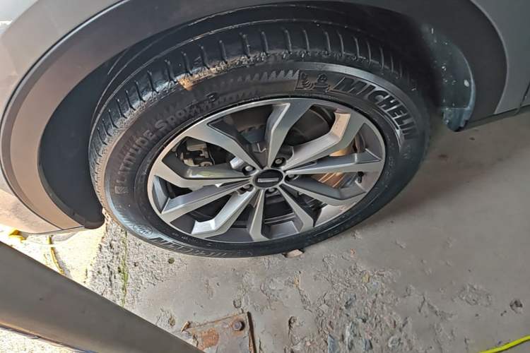 Used Wey VV6 2018 2.0T Two-Wheel-Drive Ultra-Luxury Version China V Standard Left Front Wheel Hub
