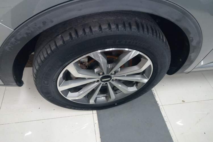 Used Wey VV6 2018 2.0T Two-Wheel-Drive Ultra-Luxury Version China V Standard Left Front Wheel Hub
