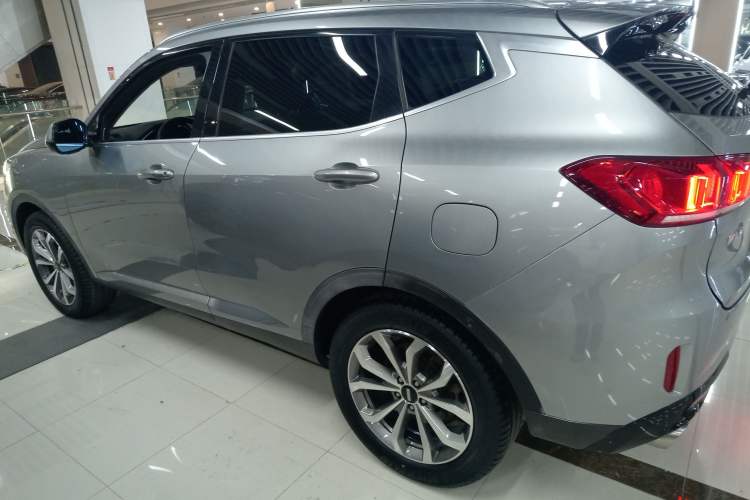 Used Wey VV6 2018 2.0T Two-Wheel-Drive Ultra-Luxury Version China V Standard Left Side