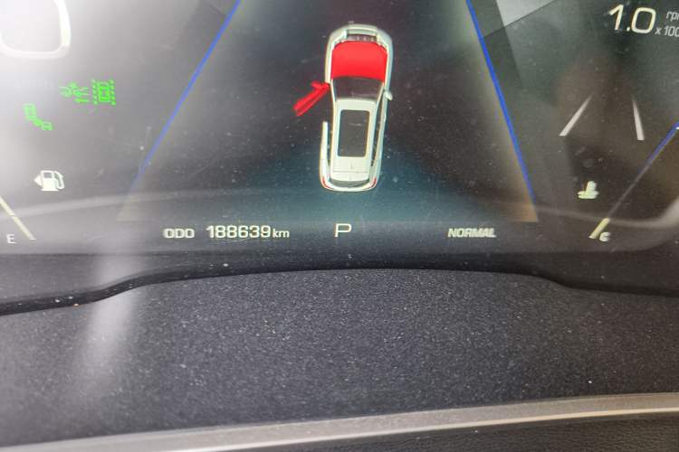 Used Wey VV6 2018 2.0T Two-Wheel-Drive Ultra-Luxury Version China V Standard Odometer Close Up