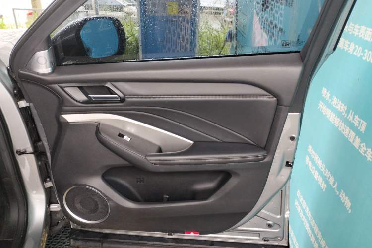 Used Wey VV6 2018 2.0T Two-Wheel Drive Flagship Version China V Standard Right Front Door Interior