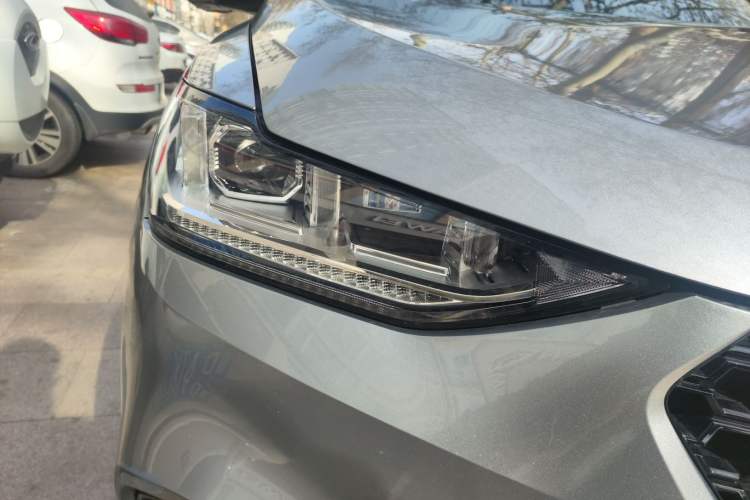 Used Wey VV6 2018 2.0T Two-Wheel-Drive Ultra-Luxury Version China V Standard Right Front Headlight