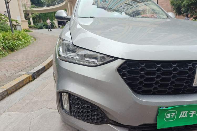 Used Wey VV6 2018 2.0T Two-Wheel-Drive Ultra-Luxury Version China V Standard Right Front Headlight