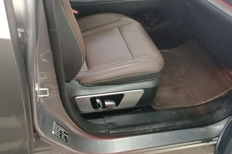 Used Wey VV6 2018 2.0T Two-Wheel-Drive Ultra-Luxury Version China V Standard Right Front Seat
