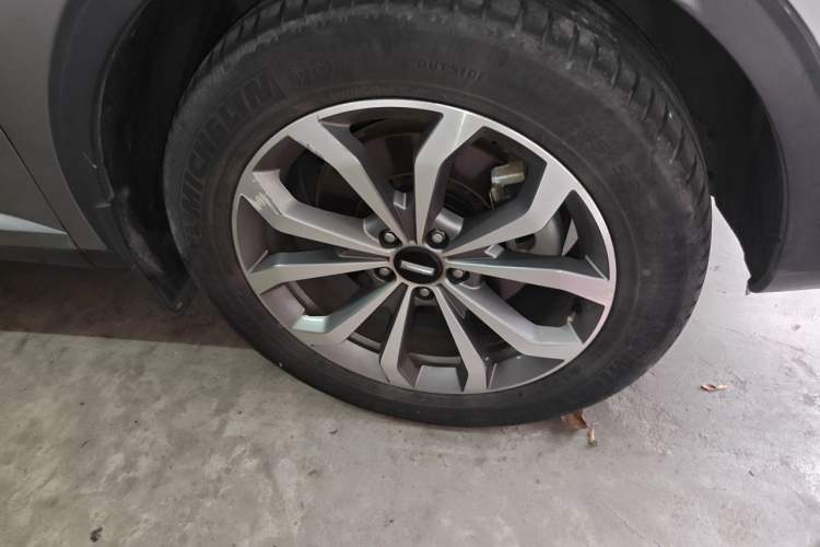 Used Wey VV6 2018 2.0T Two-Wheel Drive Flagship Version China V Standard Right Front Wheel Hub