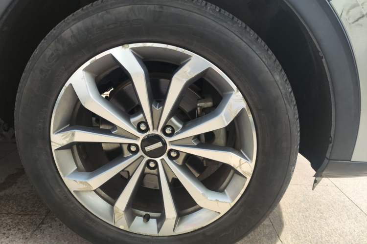 Used Wey VV6 2018 2.0T Two-Wheel-Drive Ultra-Luxury Version China V Standard Right Front Wheel Hub