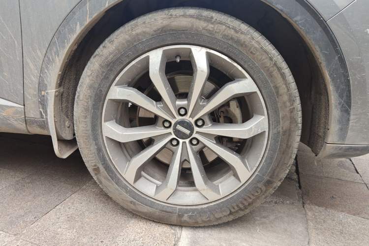 Used Wey VV6 2018 2.0T Two-Wheel-Drive Ultra-Luxury Version China V Standard Right Front Wheel Hub