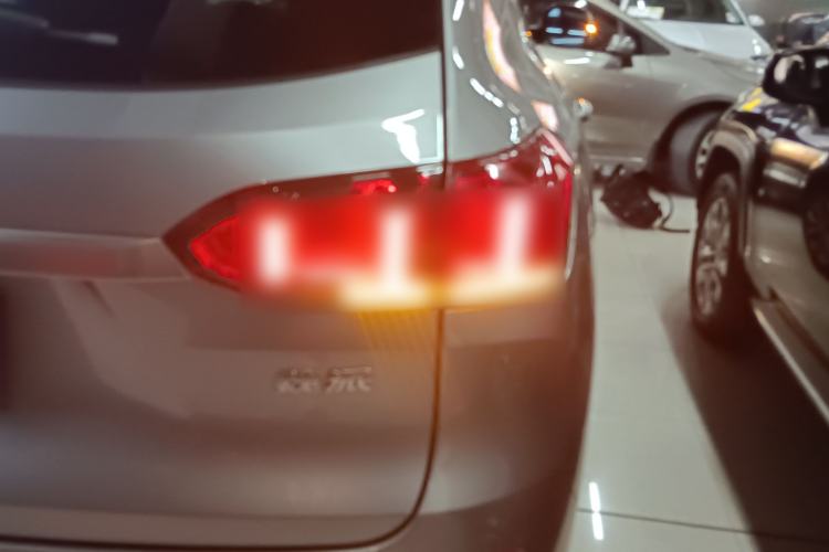 Used Wey VV6 2018 2.0T Two-Wheel-Drive Ultra-Luxury Version China V Standard Right Rear Taillight