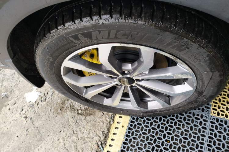Used Wey VV6 2018 2.0T Two-Wheel Drive Flagship Version China V Standard Right Rear Wheel Hub