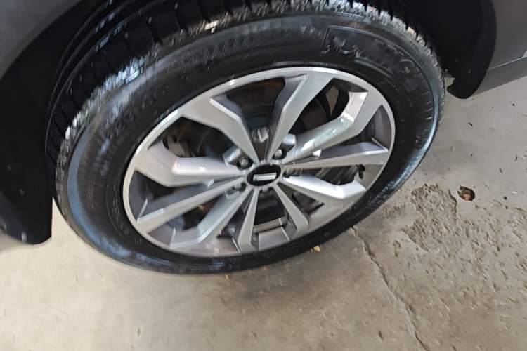 Used Wey VV6 2018 2.0T Two-Wheel-Drive Ultra-Luxury Version China V Standard Right Rear Wheel Hub