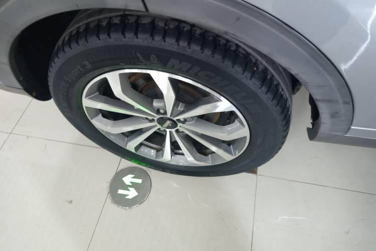 Used Wey VV6 2018 2.0T Two-Wheel-Drive Ultra-Luxury Version China V Standard Right Rear Wheel Hub