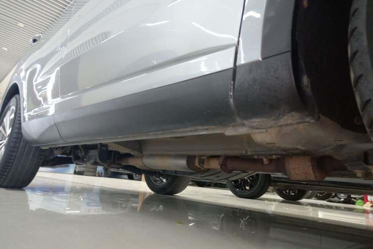 Used Wey VV6 2018 2.0T Two-Wheel-Drive Ultra-Luxury Version China V Standard Right Side Sill