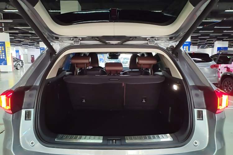 Used Wey VV6 2018 2.0T Two-Wheel-Drive Ultra-Luxury Version China V Standard Trunk